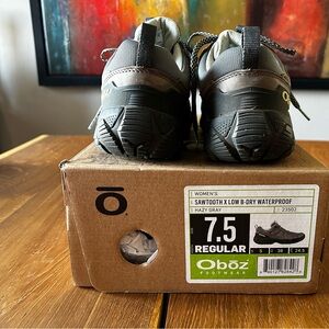 Oboz women’s hiking lowtop shoe